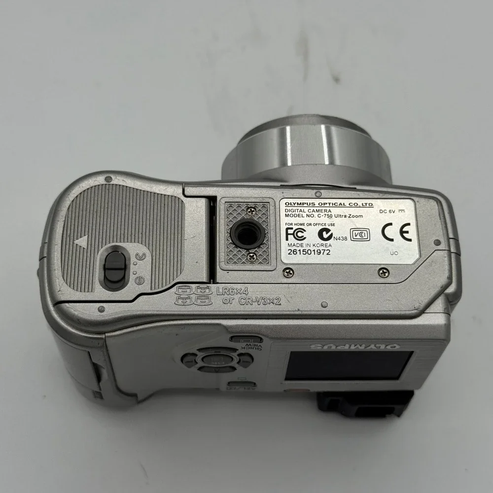 Olympus Camedia C-750 Ultra Zoom 4.0MP Digital Camera 10x Optical Zoom Silver